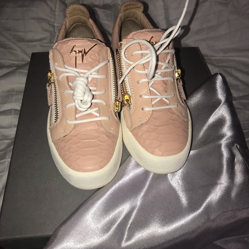 😍Giuseppe zanotti. Women snake skin sneakers... - Picture 5 of 7